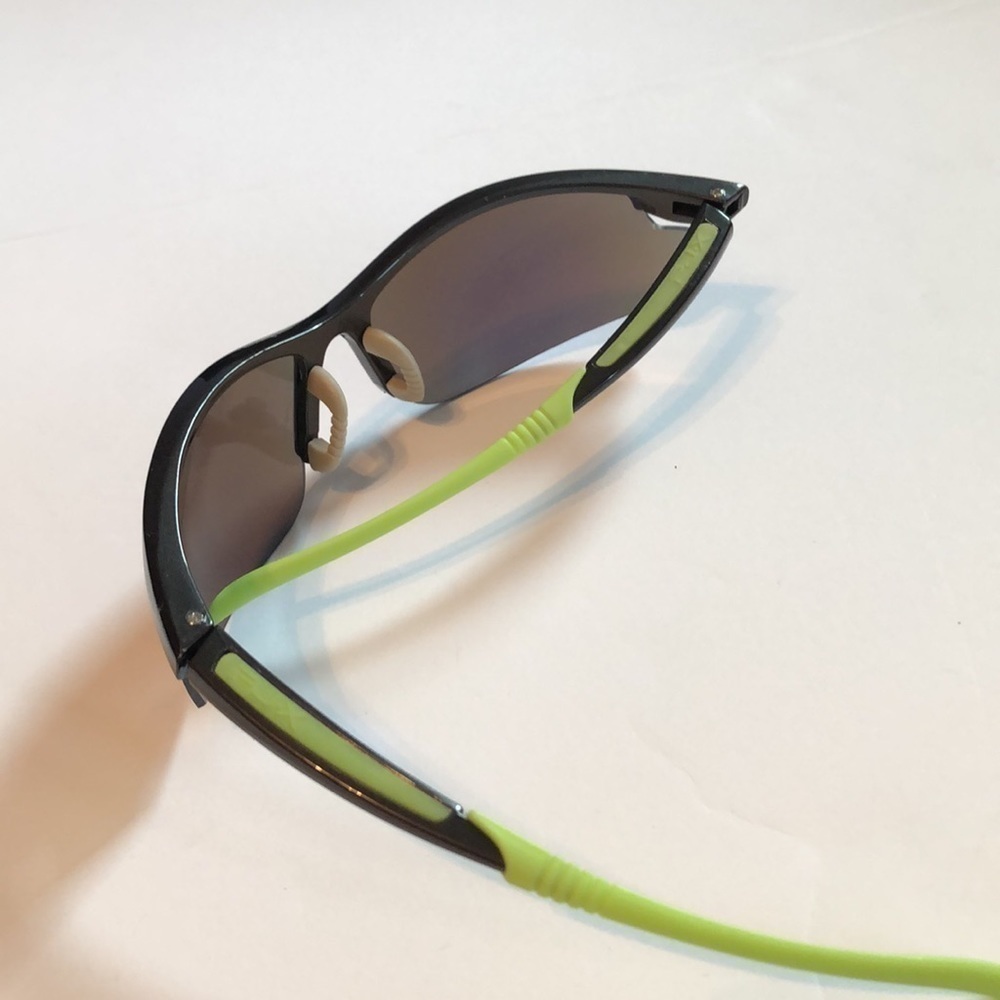 🏵2/$35🏵 Fashion Sunglasses - Picture 11 of 11